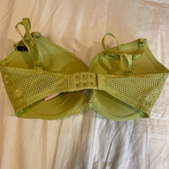 Victoria’s Secret 32DD “Very Sexy Push-Up” bra - Picture 2 of 3